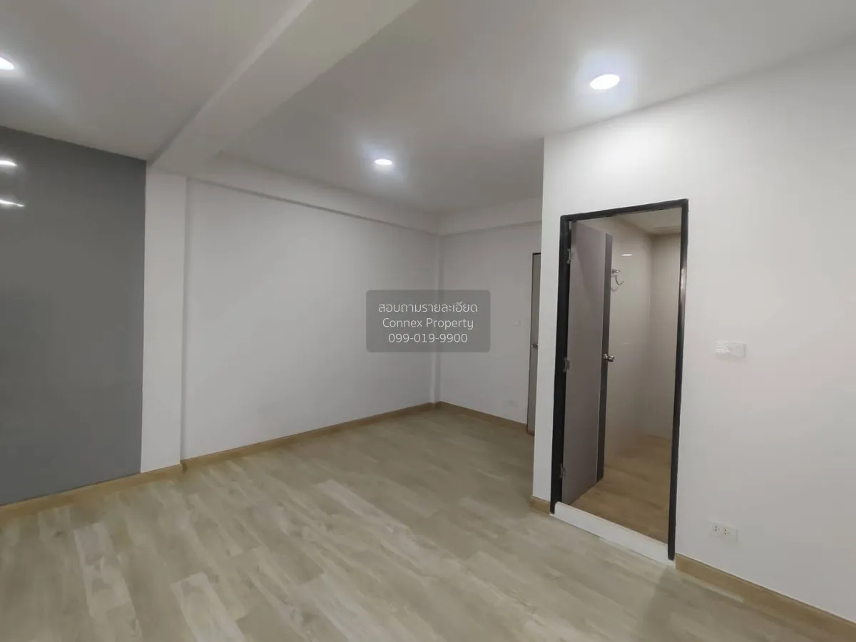 For Sale Three - storey townhouse, 20 square wah, Soi Ladprao 93.