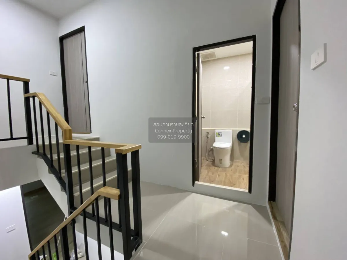 For Sale Three - storey townhouse, 20 square wah, Soi Ladprao 93.