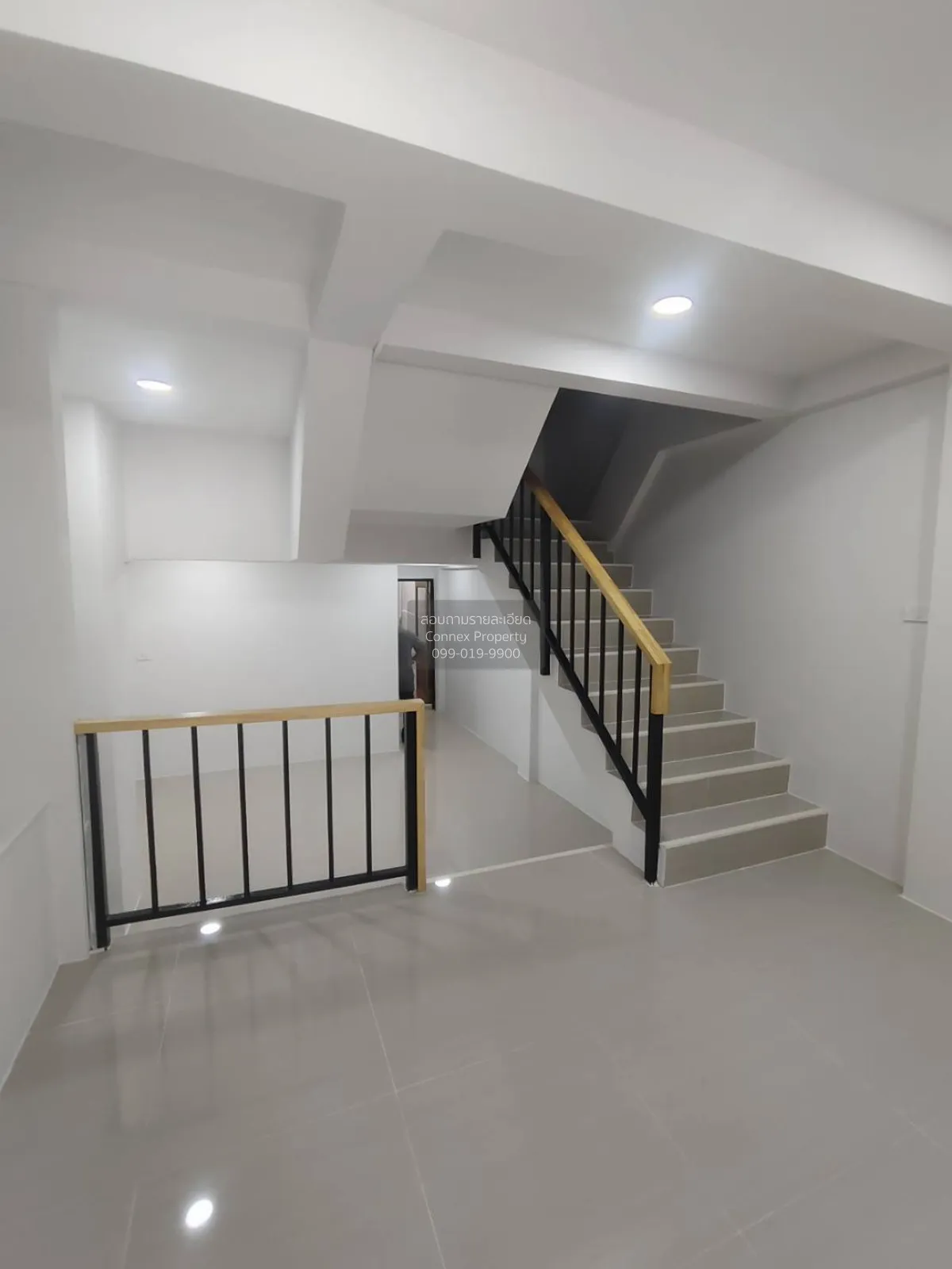 For Sale Three - storey townhouse, 20 square wah, Soi Ladprao 93.