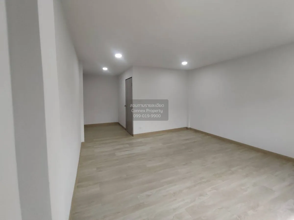 For Sale Three - storey townhouse, 20 square wah, Soi Ladprao 93.