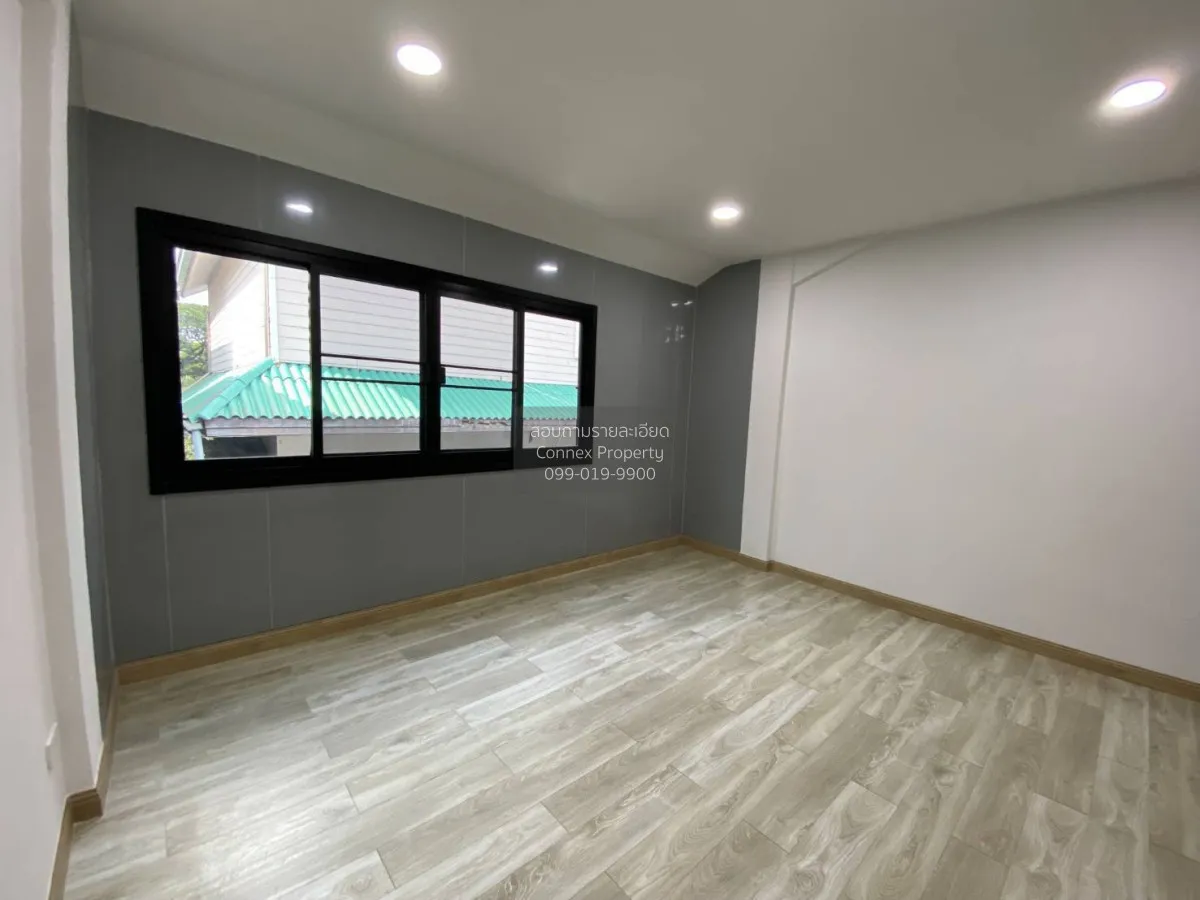 For Sale Three - storey townhouse, 20 square wah, Soi Ladprao 93.