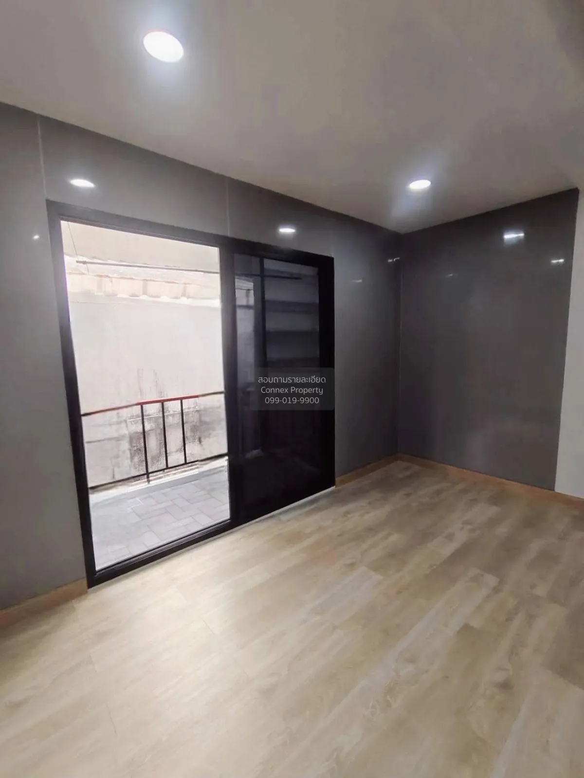 For Sale Three - storey townhouse, 20 square wah, Soi Ladprao 93.