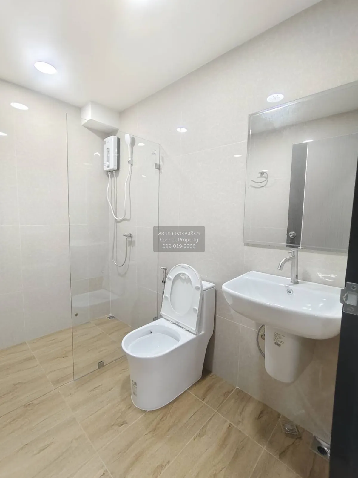 For Sale Three - storey townhouse, 20 square wah, Soi Ladprao 93.