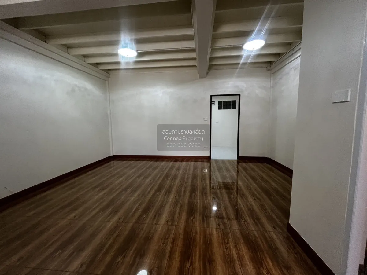 For Sale Townhouse/Townhome  , Sutthisak , newly renovated , Lat  2
