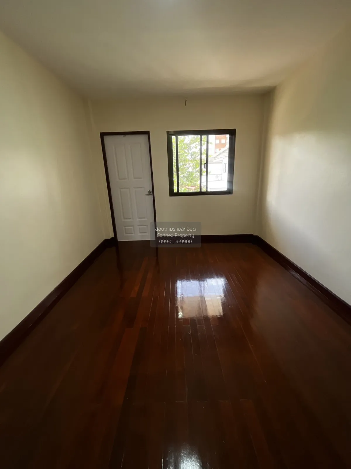 For Sale Townhouse/Townhome  , Sutthisak , newly renovated , Lat 