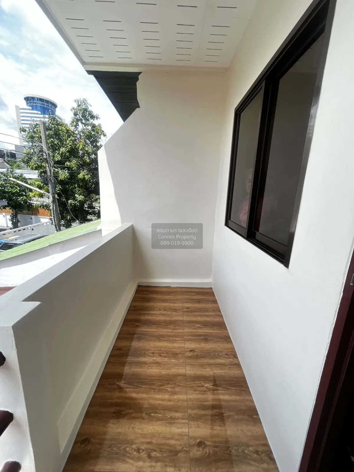 For Sale Townhouse/Townhome  , Sutthisak , newly renovated , Lat 