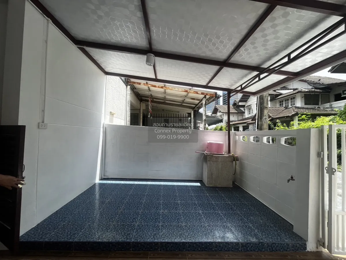 For Sale Townhouse/Townhome  , Sutthisak , newly renovated , Lat 