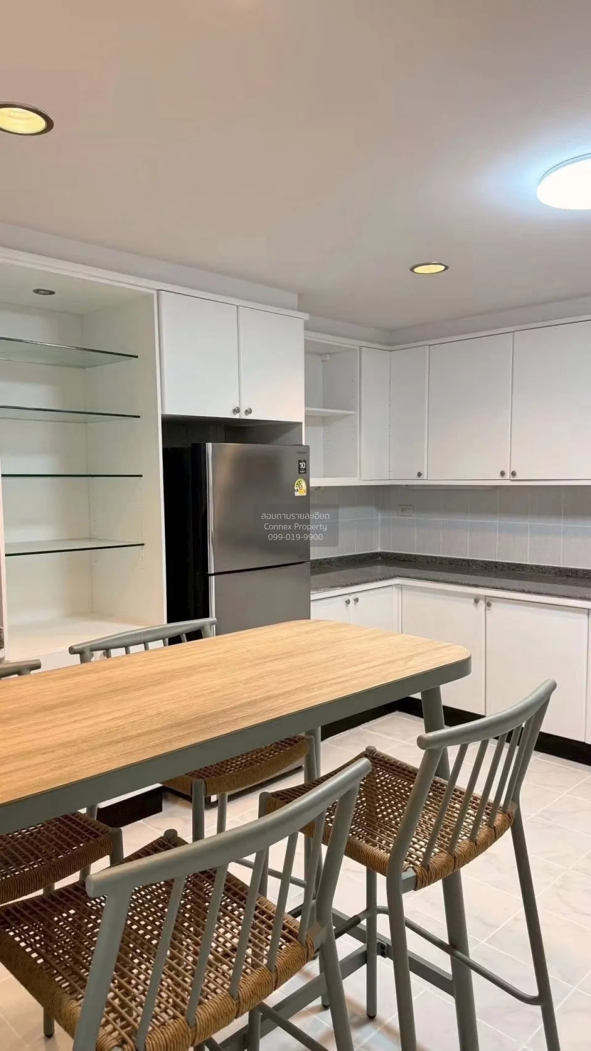 For Rent Apartment , Charan Tower , high floor , wide frontage ,  4