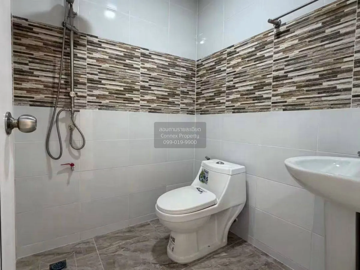 For Sale Townhouse/Townhome  , Baan Pruksa 33 Bangbuathong , newl