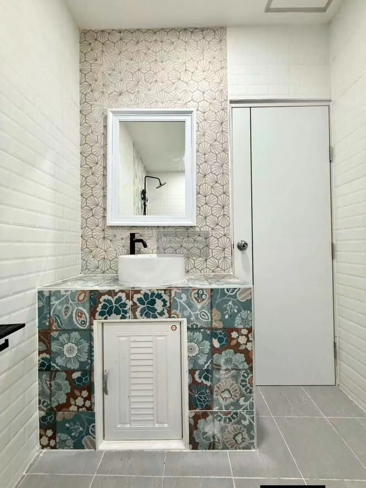 For Sale Townhouse/Townhome  , Thinnawut 3 , newly renovated , Wi