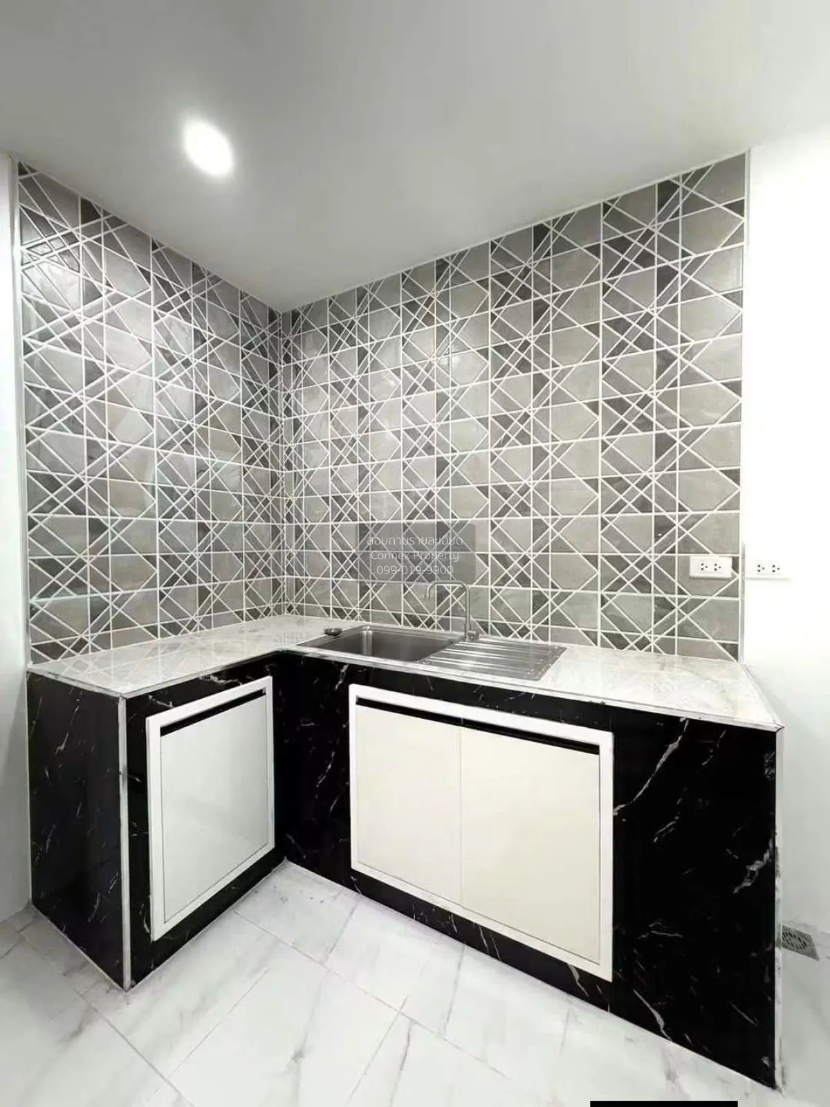 For Sale Townhouse/Townhome  , Thinnawut 3 , newly renovated , Wi