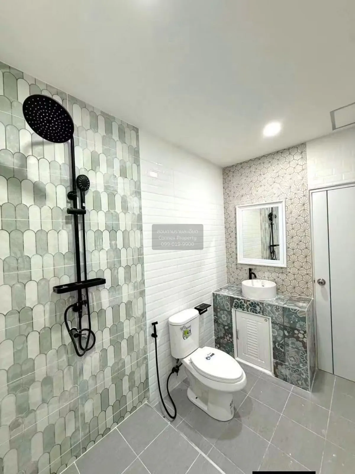For Sale Townhouse/Townhome  , Thinnawut 3 , newly renovated , Wi