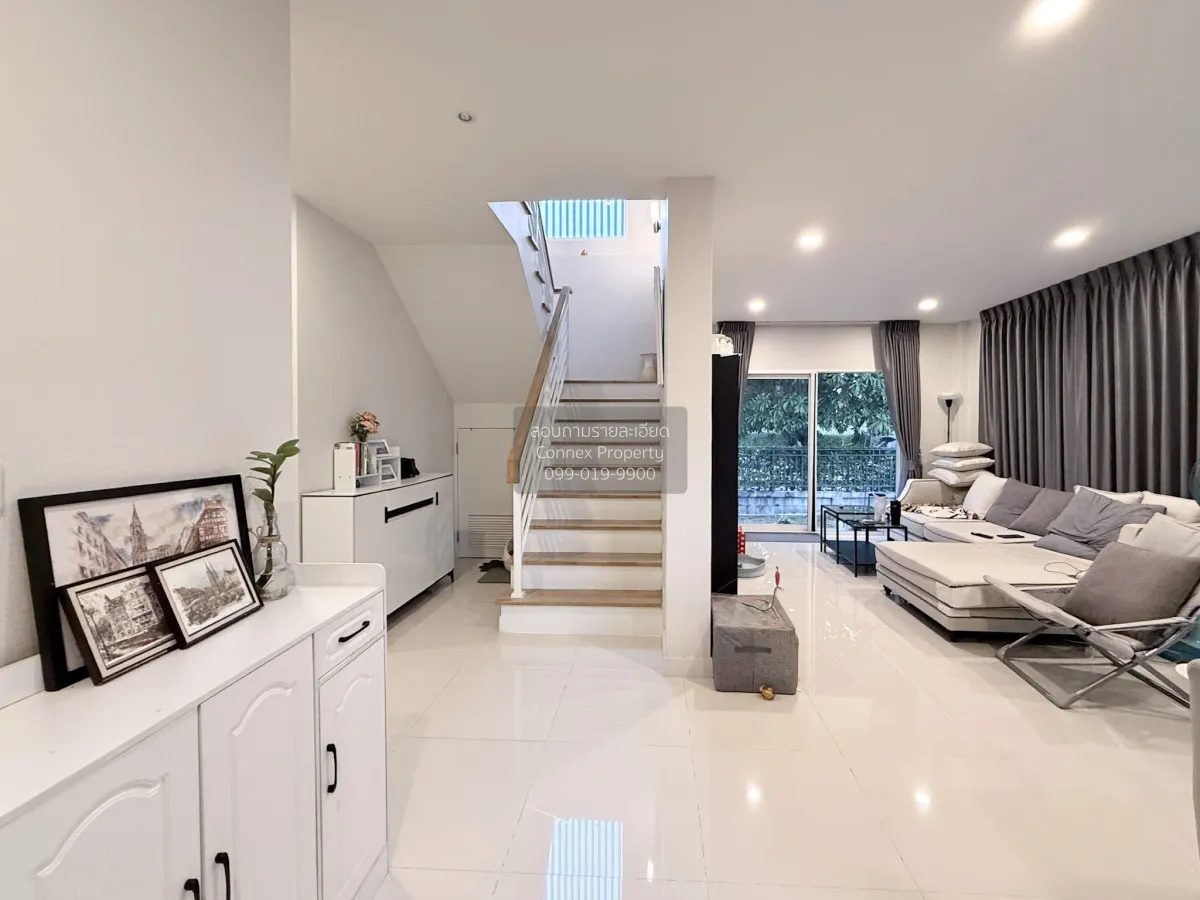 บ้านหลังริม พื้นที่ส่วนตัว 81 ตร.ว. เซนโทร สาทร - กัลปพฤกษ์ MRT-บ