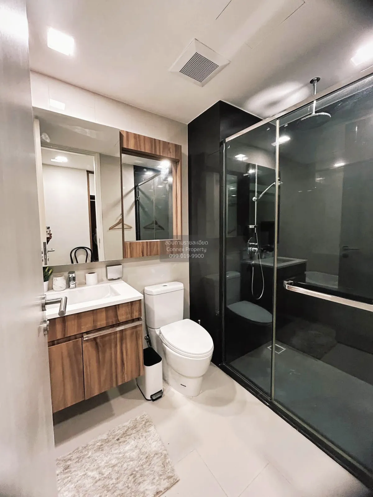 For Rent Condo , Via 31 , corner unit , wide frontage , Khlong To