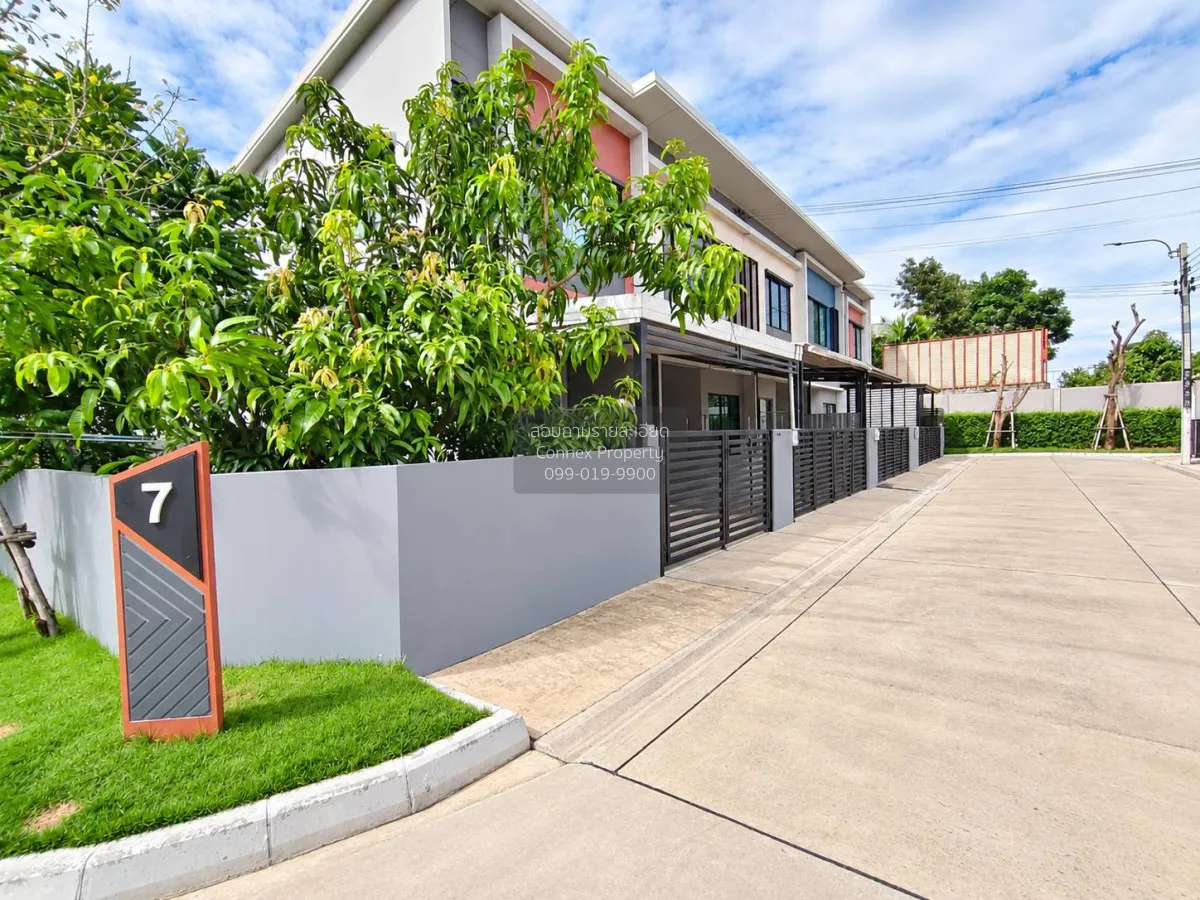For Sale Townhouse/Townhome  , Siri Place Bangyai , corner unit , 1