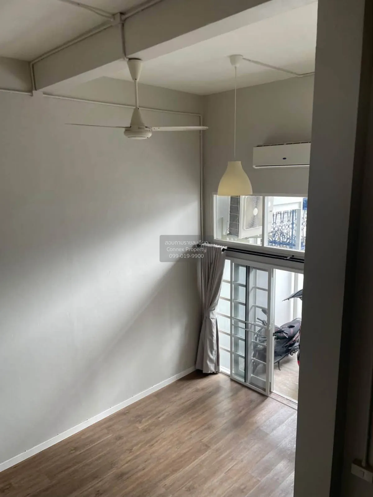 For Rent 3-storey townhouse near Sutthisan BTS, 750 meters away ,