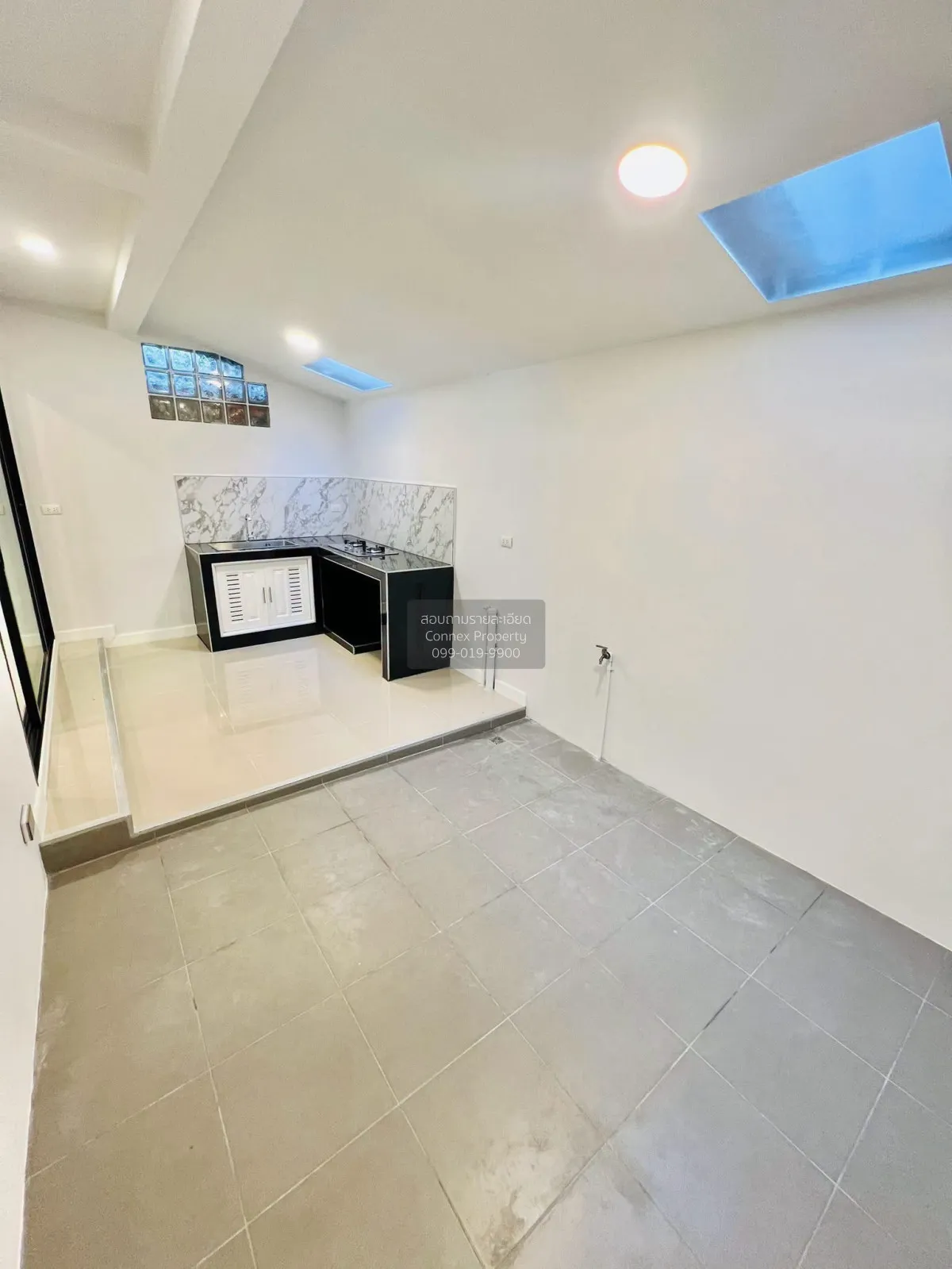 For Sale Townhouse/Townhome  , Si Chaithong 3 , wide frontage , n
