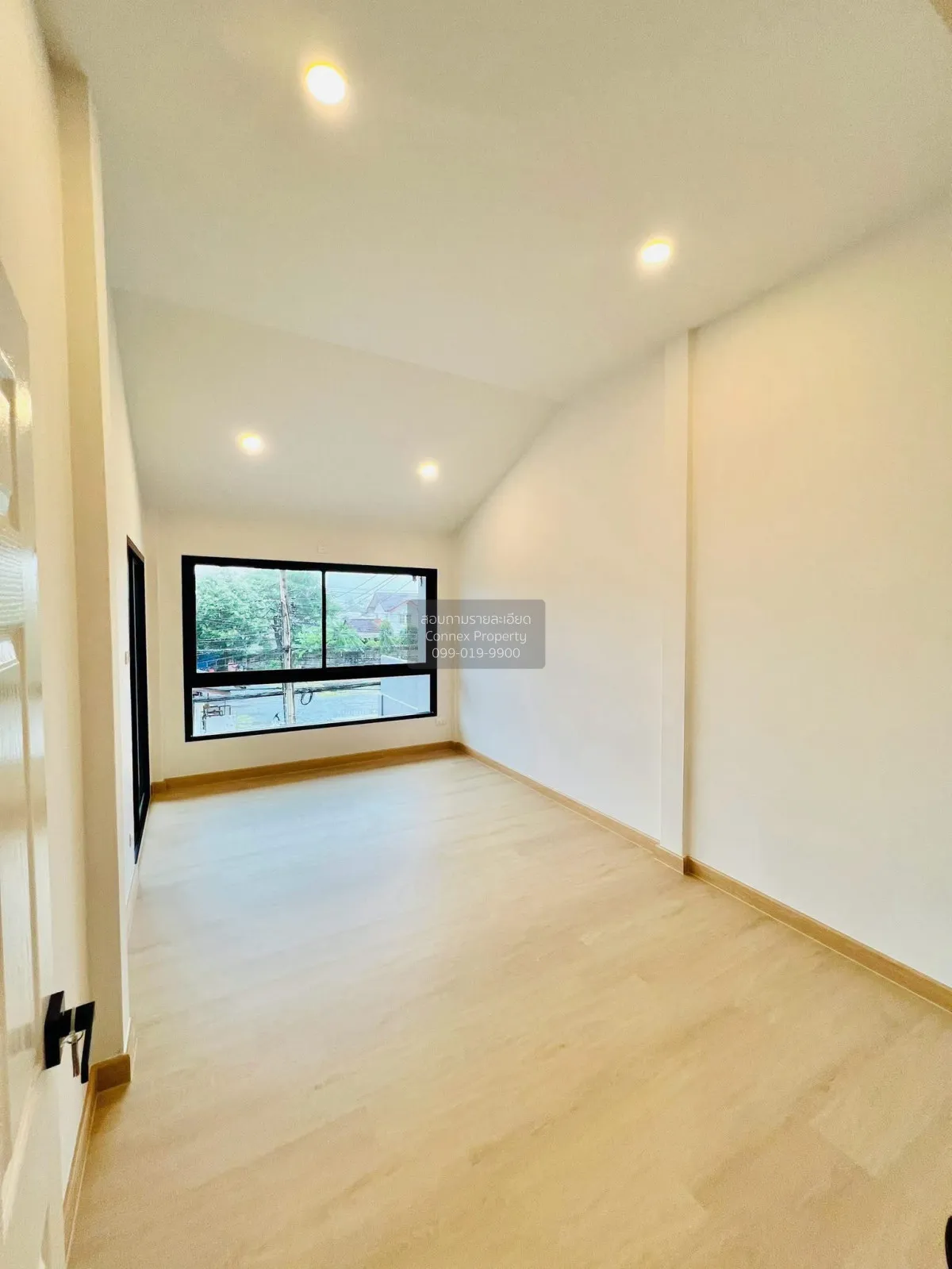 For Sale Townhouse/Townhome  , Si Chaithong 3 , wide frontage , n