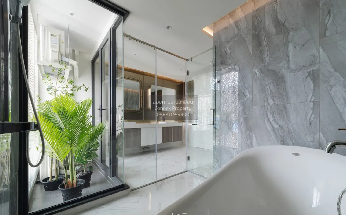 For Rent Modern Detached House in Ekkamai 10, Sukhumvit 65 , Phra