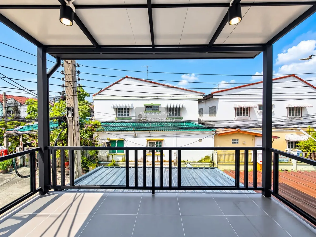 ขายทาวน์เฮ้าส์/ทาวน์โฮม  ลภาวัน โครงการ 5 ห้องมุม รีโนเวทใหม่ บาง