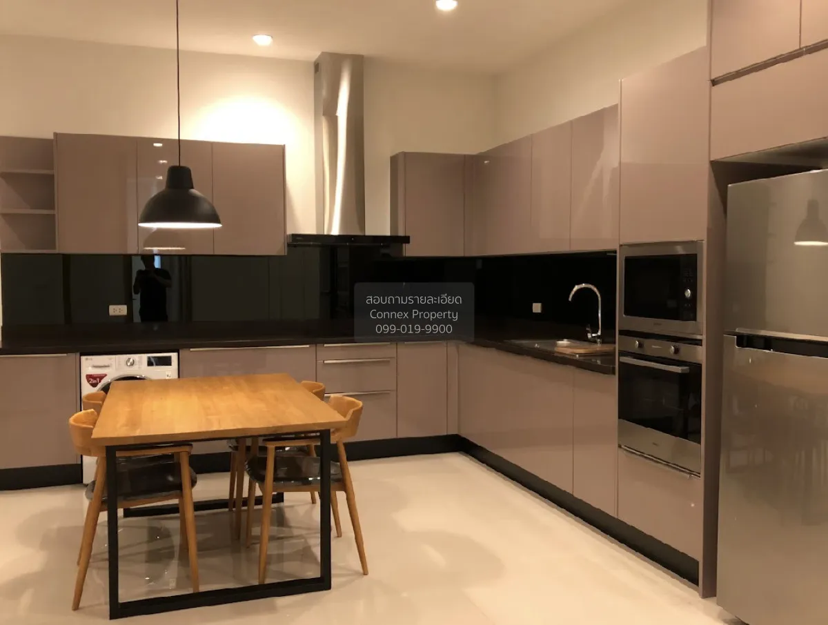 For Rent Condo , Vana Residence Sukhumvit 26 , corner unit , wide 3