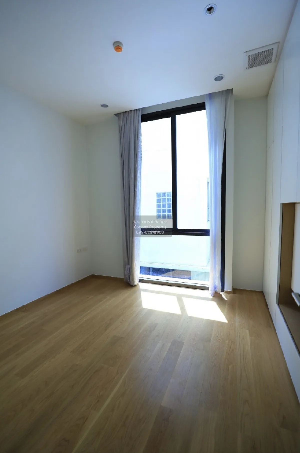 For Rent Condo , Vana Residence Sukhumvit 26 , corner unit , wide