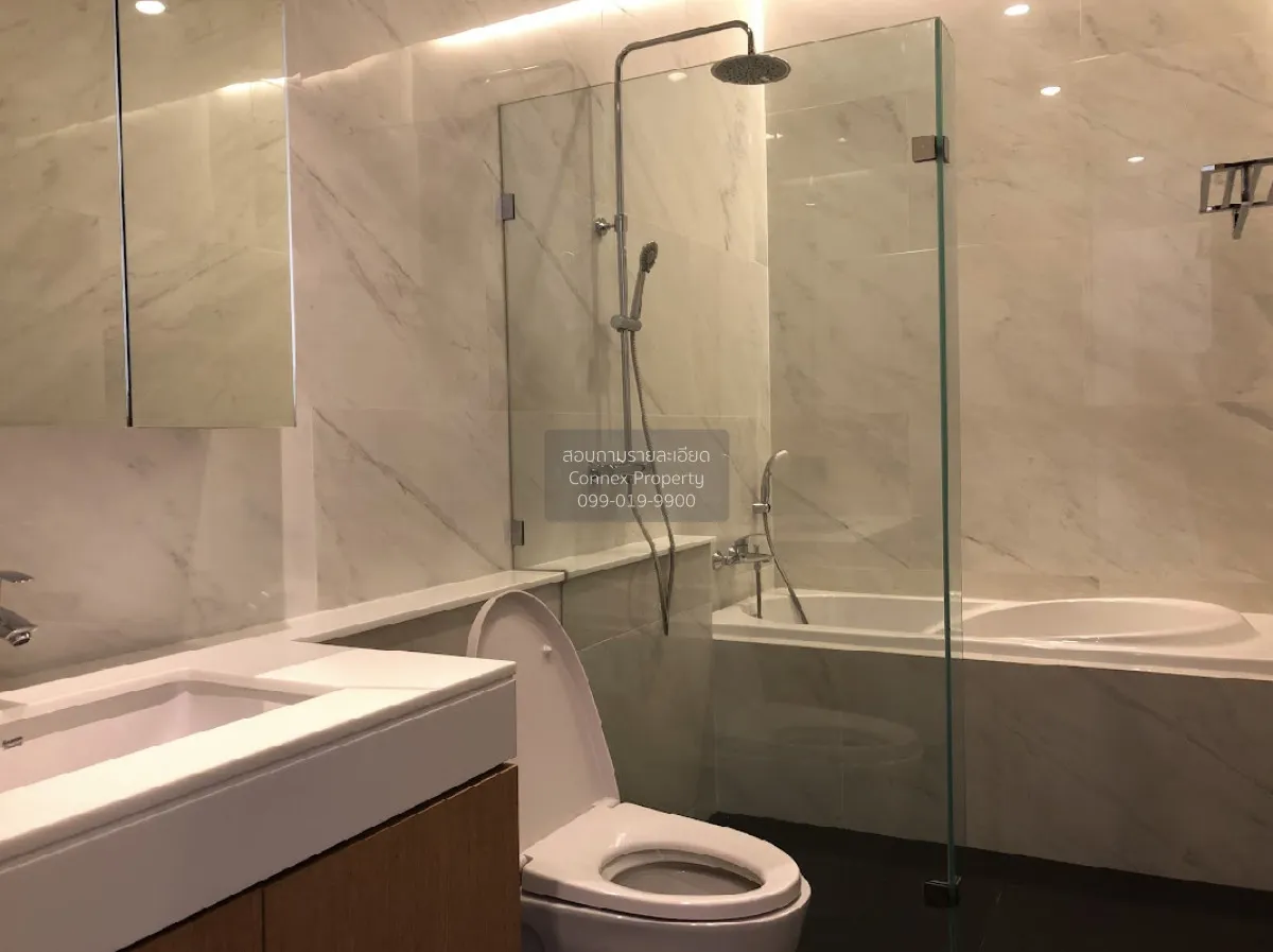 For Rent Condo , Vana Residence Sukhumvit 26 , corner unit , wide