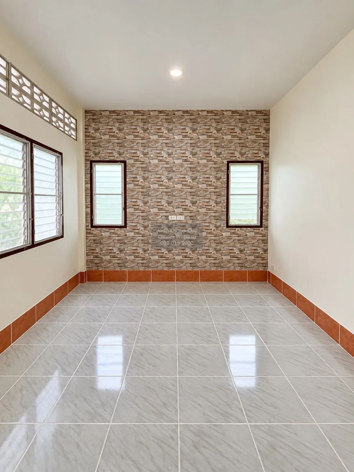For Sale Single-Storey House in Kuku 2 Bedrooms 1 Bathroom , wide 3