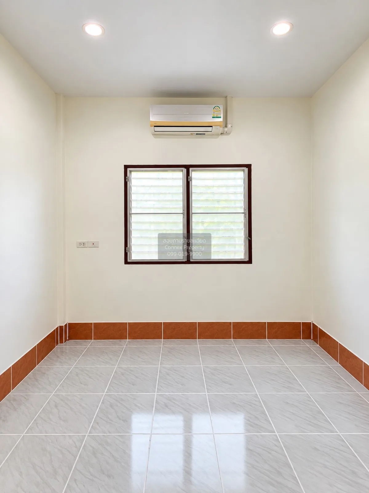 For Sale Single-Storey House in Kuku 2 Bedrooms 1 Bathroom , wide 4