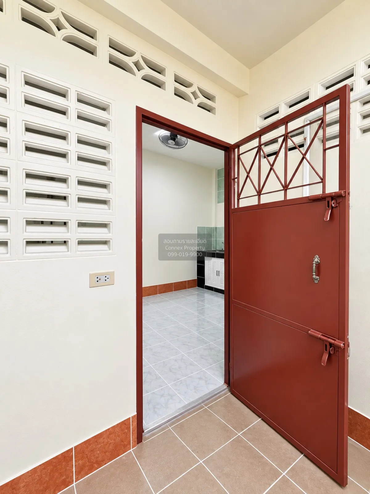 For Sale Single-Storey House in Kuku 2 Bedrooms 1 Bathroom , wide