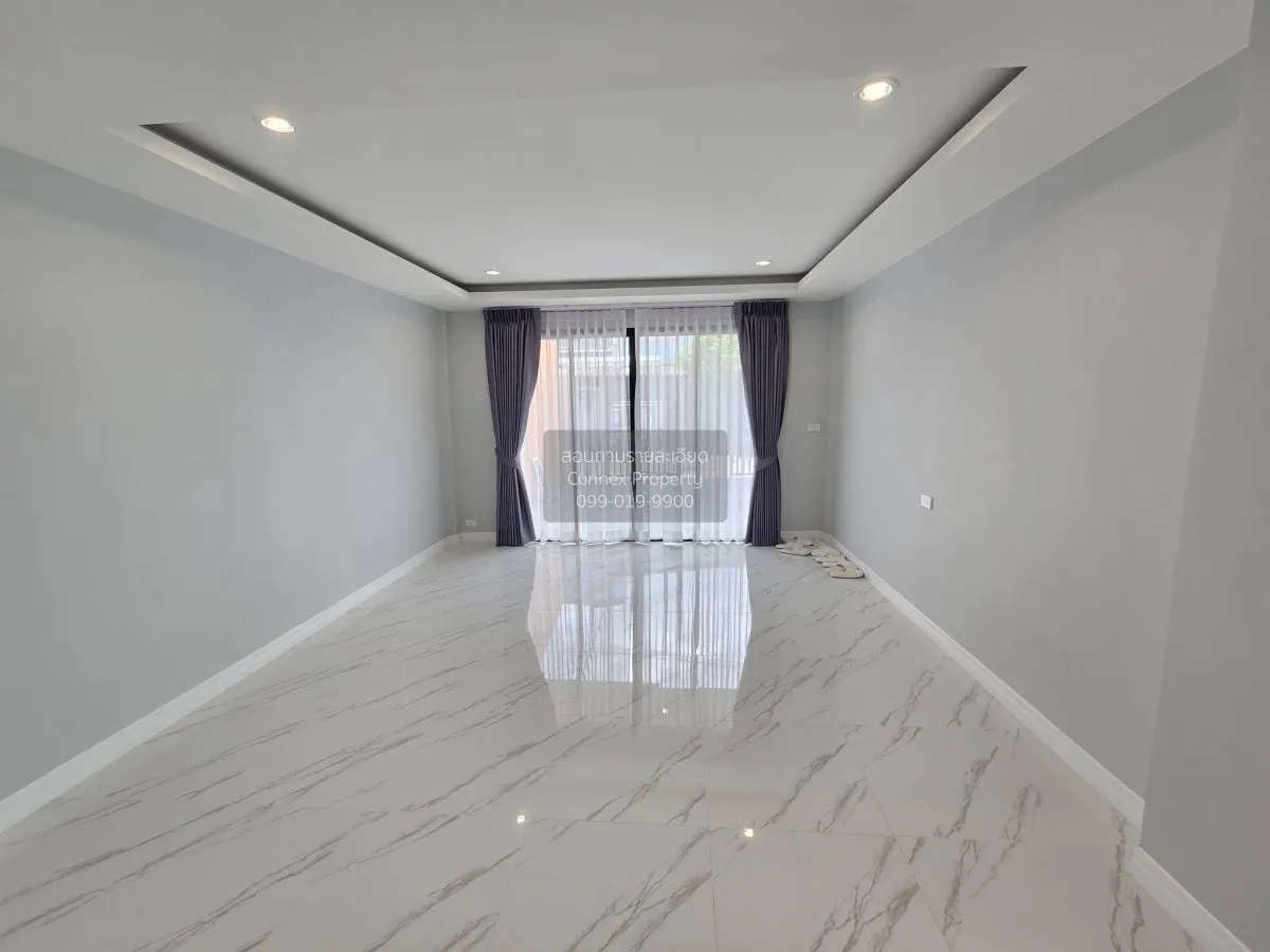 For Sale Townhome, near BTS Bang Chak , corner unit , newly renov