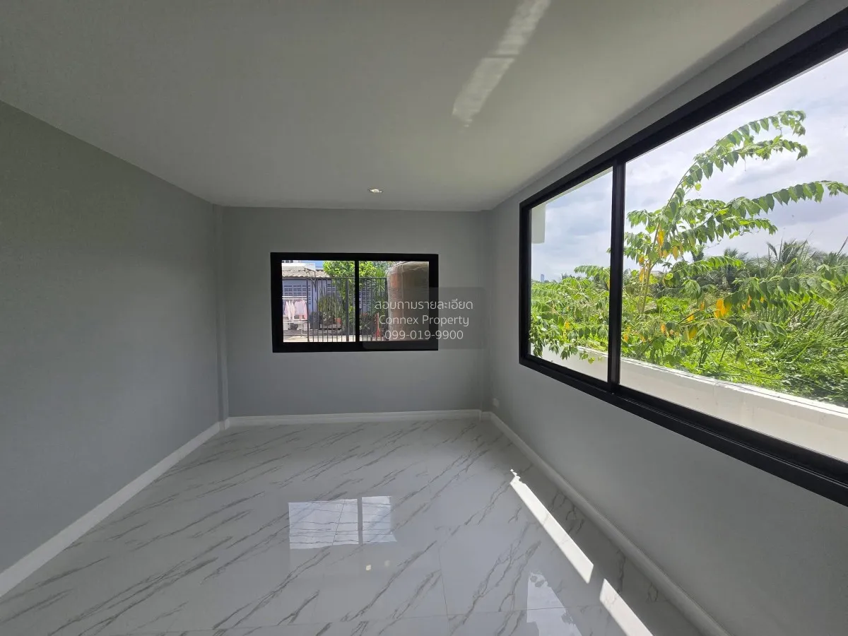 For Sale Townhome, near BTS Bang Chak , corner unit , newly renov