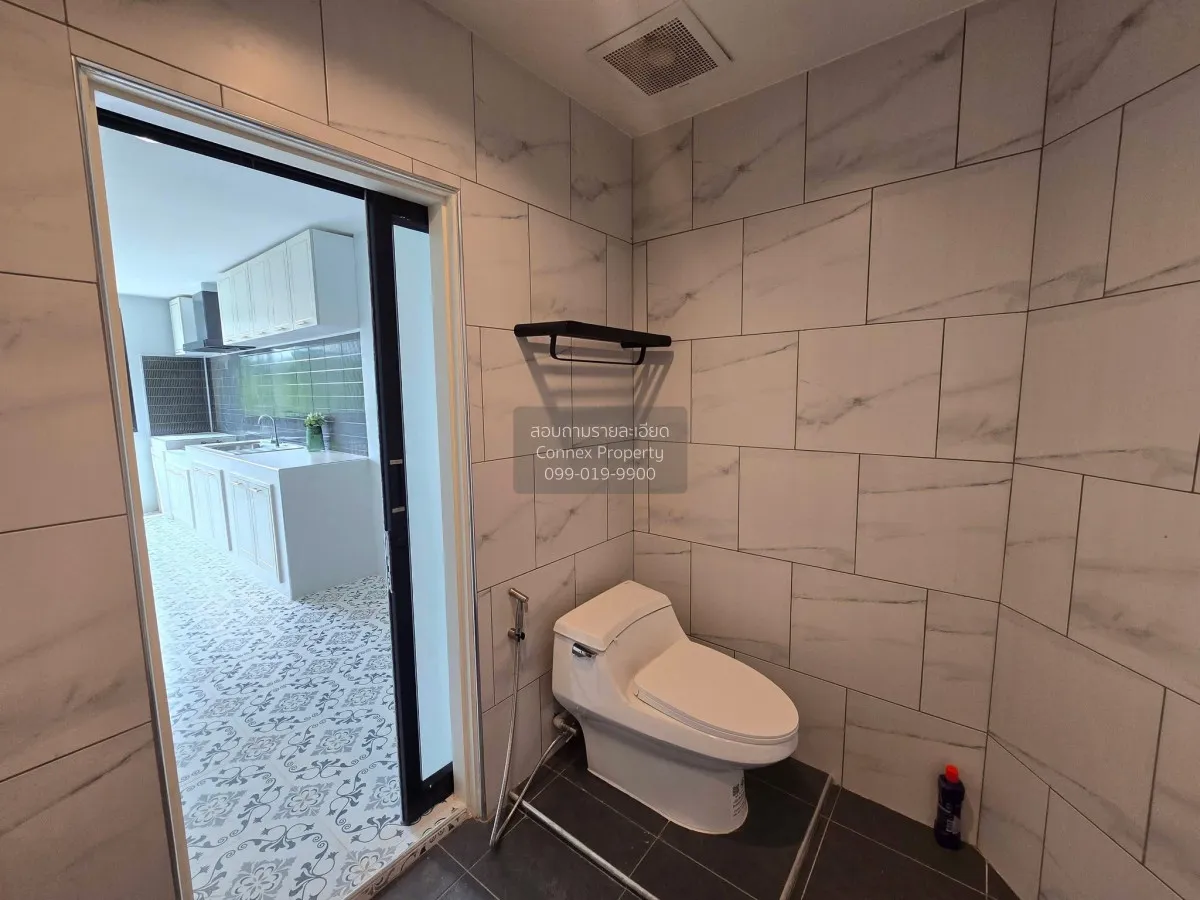 For Sale Townhome, near BTS Bang Chak , corner unit , newly renov