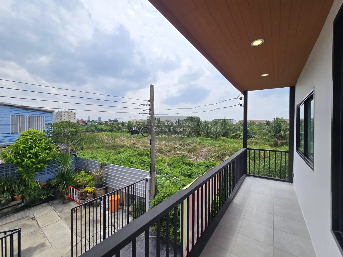 For Sale Townhome, near BTS Bang Chak , corner unit , newly renov