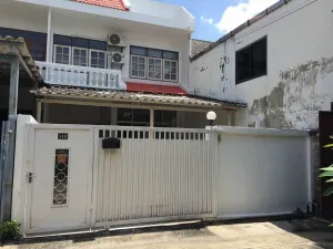 For Sale 2-story townhouse in Sukhumvit 93, 26 square wah, corner unit , Bang Chak , Phra Khanong , Bangkok , CX-183424