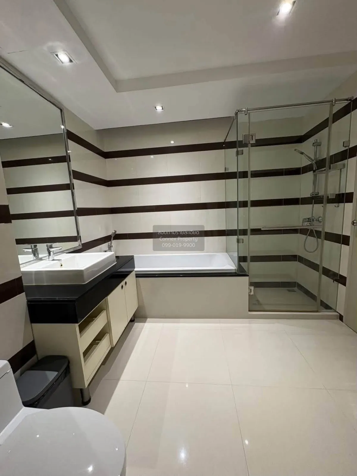 For Sale Condo , Beverly 33 , corner unit , wide frontage , newly