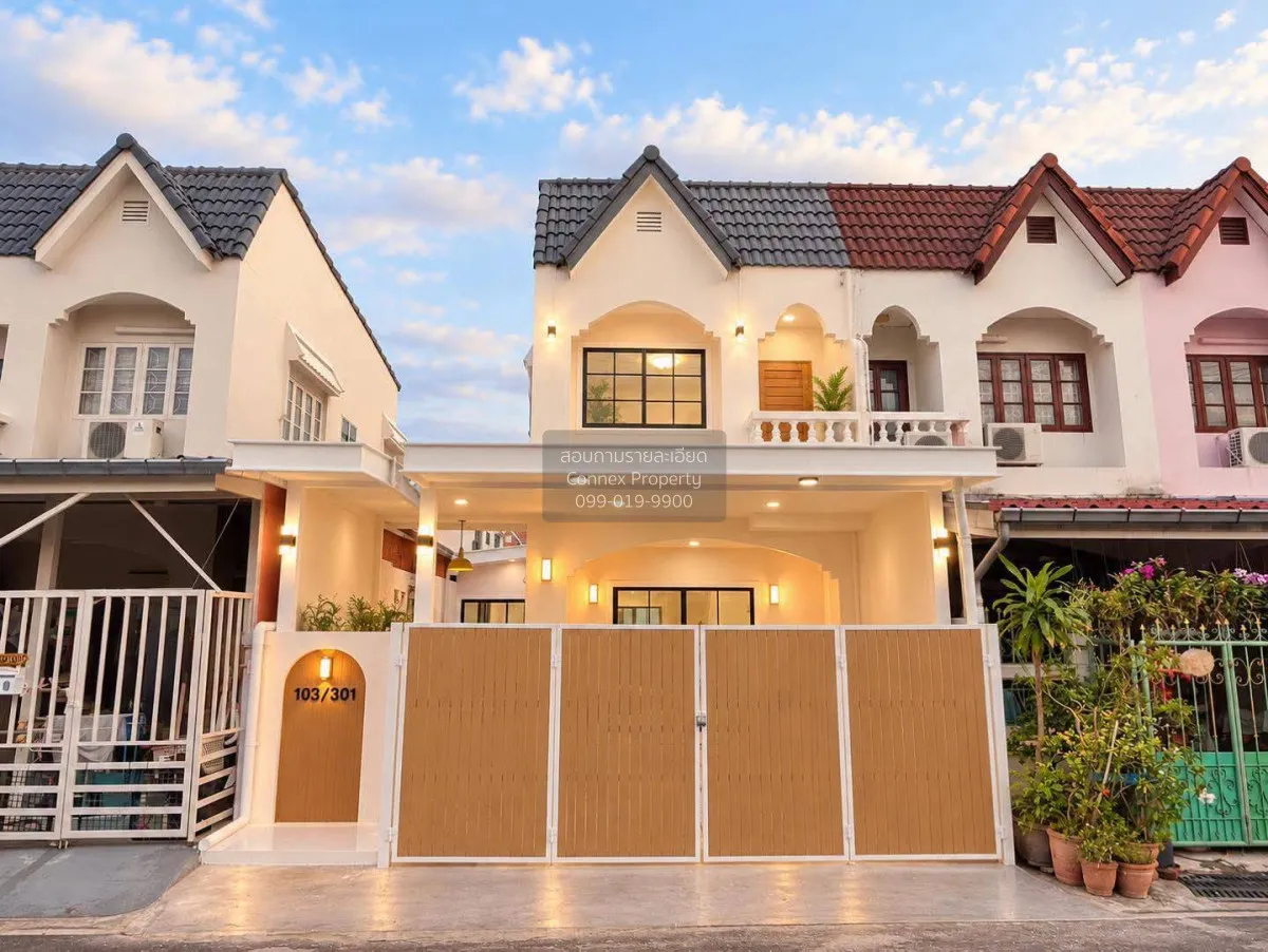 For Sale Townhouse/Townhome  , Baan Buathong 1 , corner unit , ne 1