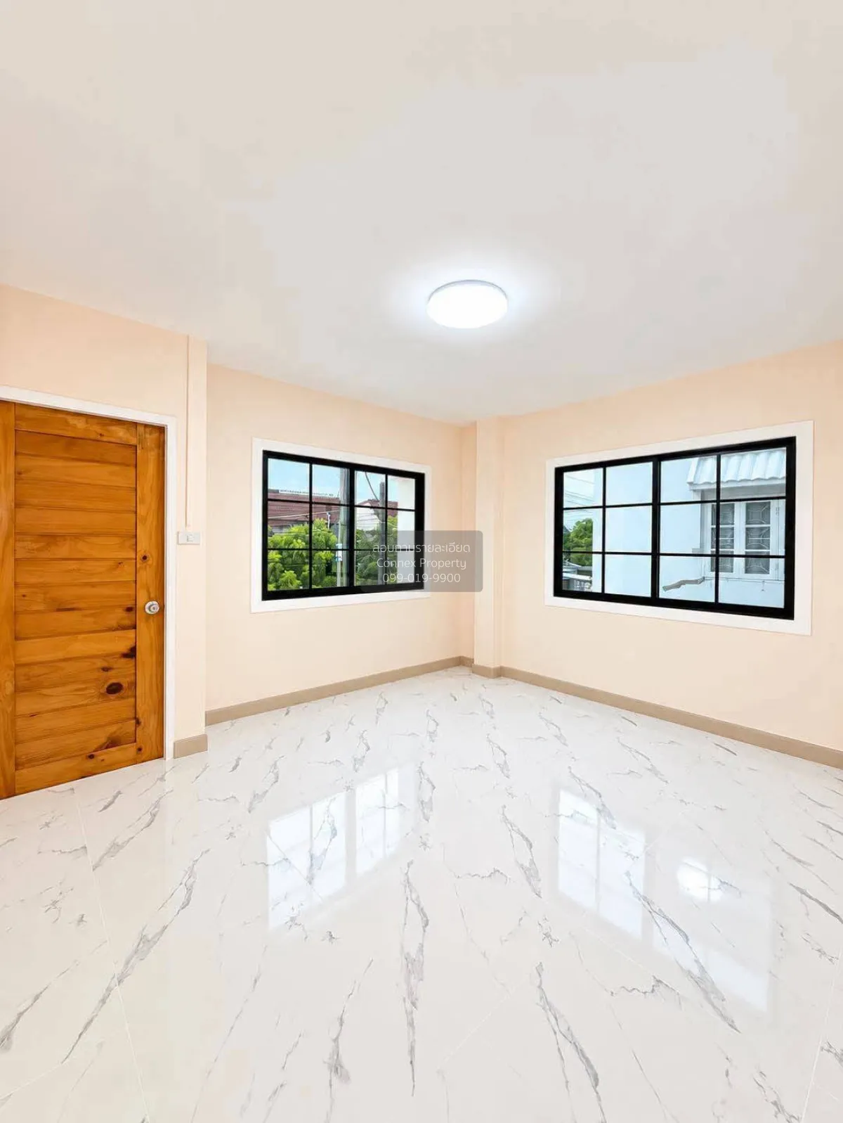 For Sale Townhouse/Townhome  , Baan Buathong 1 , corner unit , ne