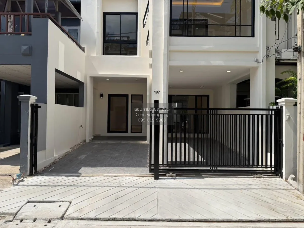 For Sale Townhouse/Townhome  , Town in Town Lat Phrao 94 , newly  4