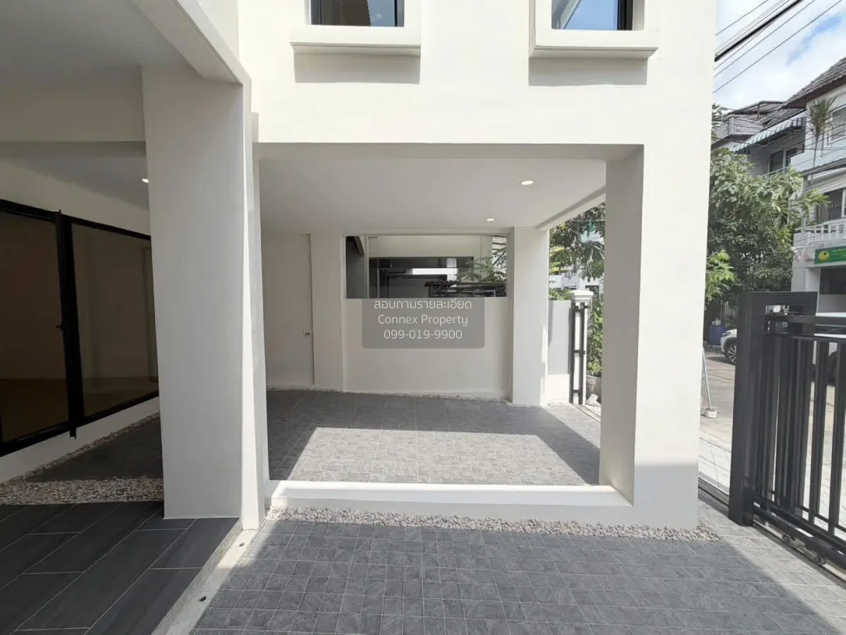 For Sale Townhouse/Townhome  , Town in Town Lat Phrao 94 , newly 