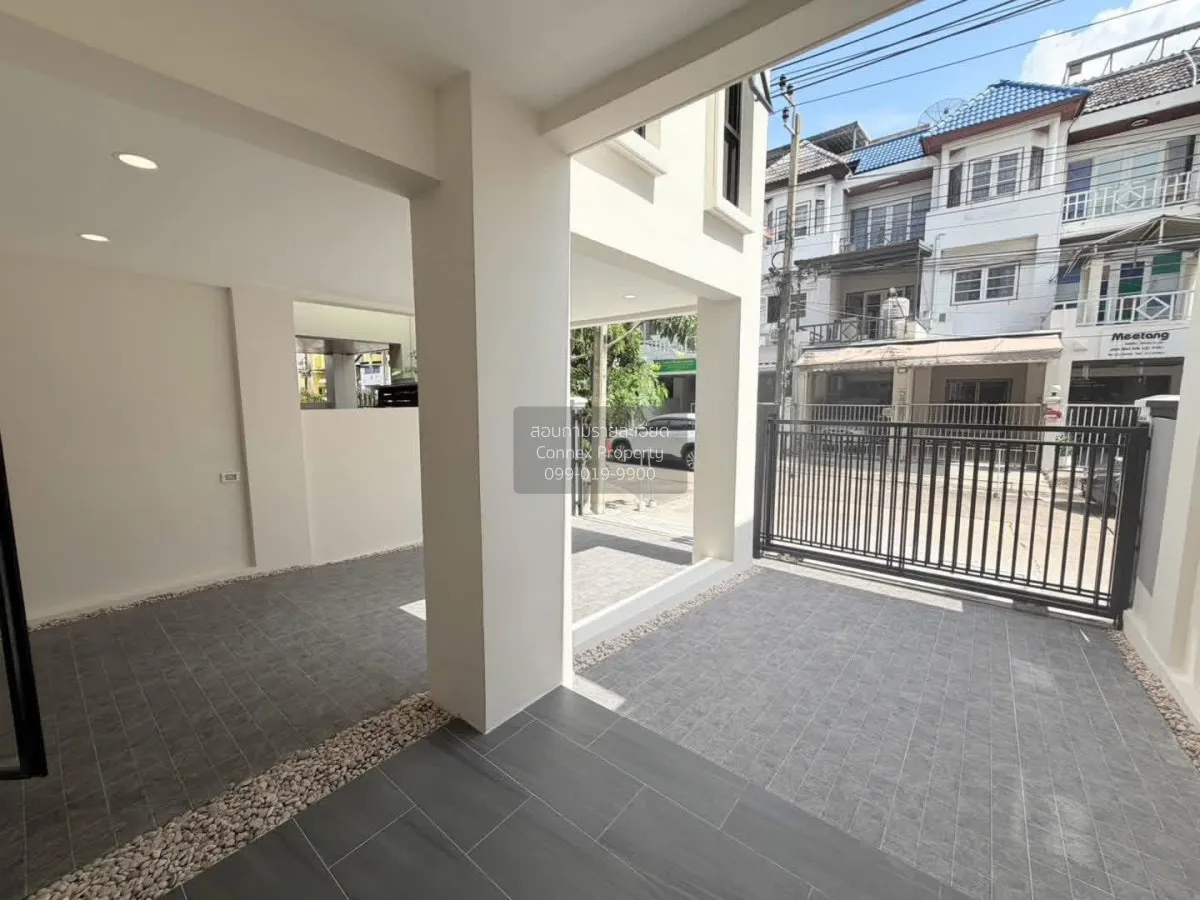 For Sale Townhouse/Townhome  , Town in Town Lat Phrao 94 , newly 