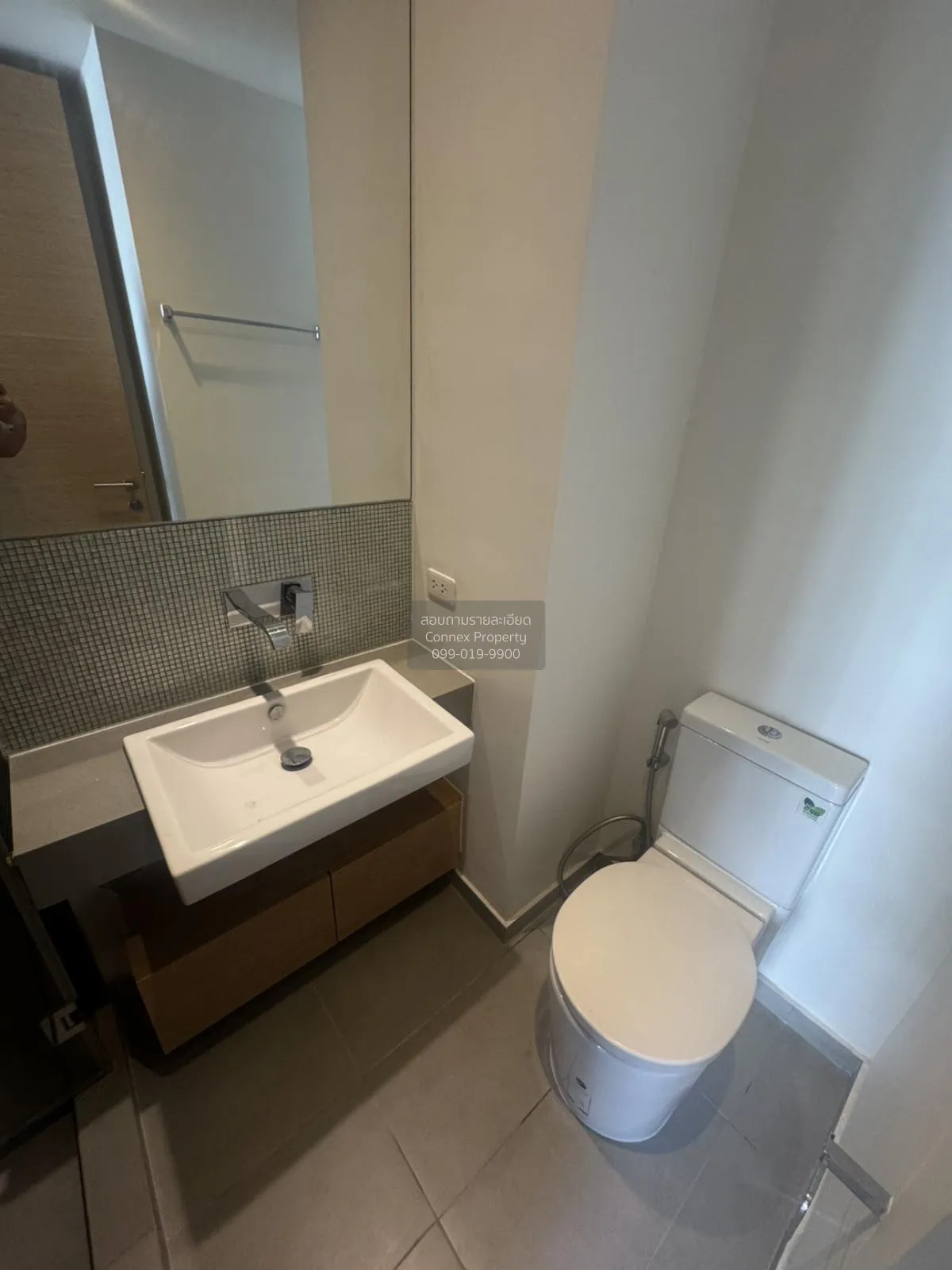 FOR RENT condo , The Lofts Ekkamai , BTS-Ekkamai , Phra Khanong N