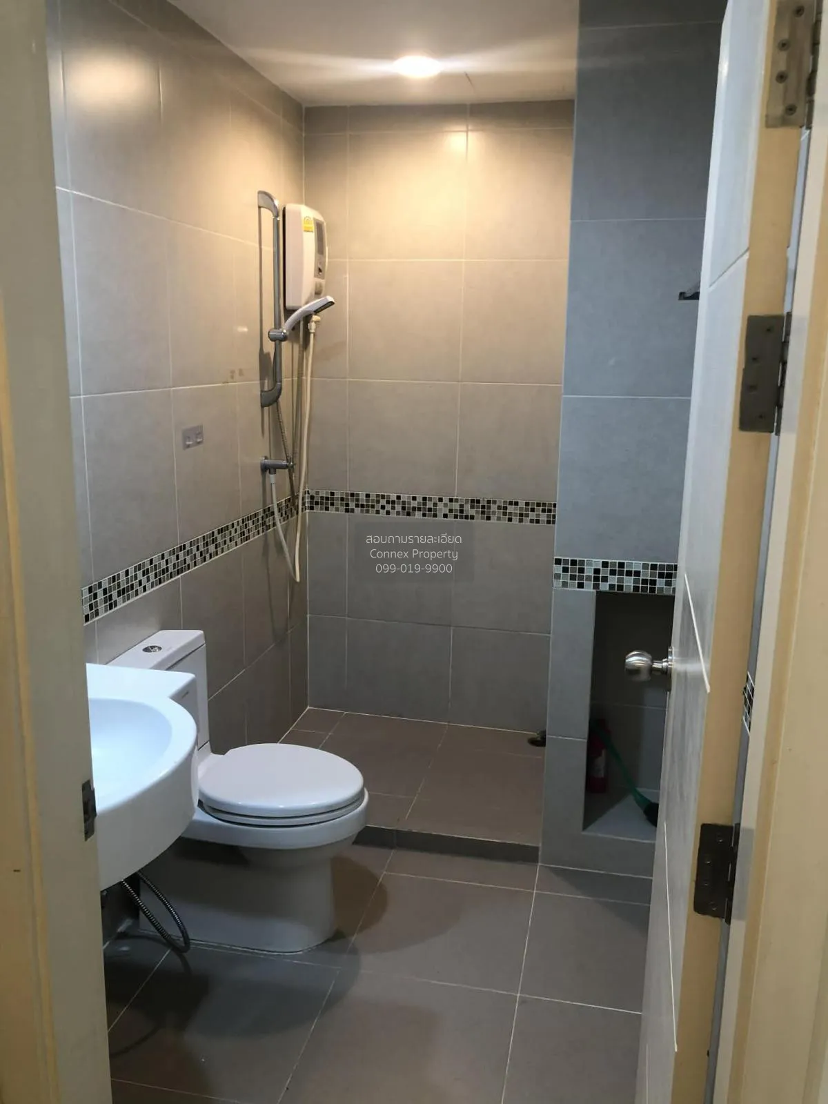 FOR RENT condo , Centric Ratchada - Suthisan , MRT-Sutthisan , Su