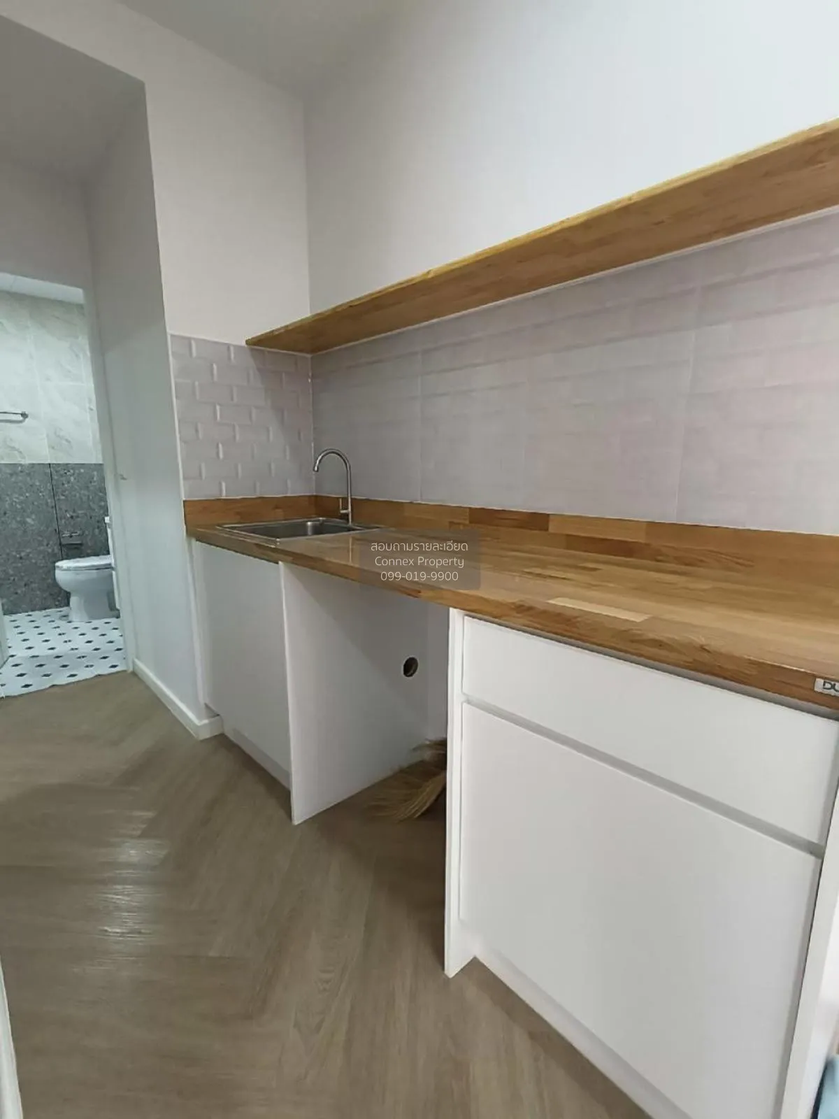 FOR SALE condo , Pathumwan Resort , high floor , BTS-Phaya Thai ,