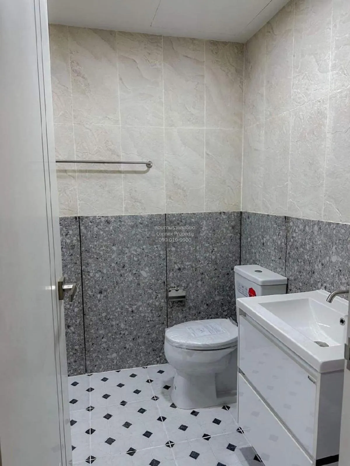 FOR SALE condo , Pathumwan Resort , high floor , BTS-Phaya Thai ,