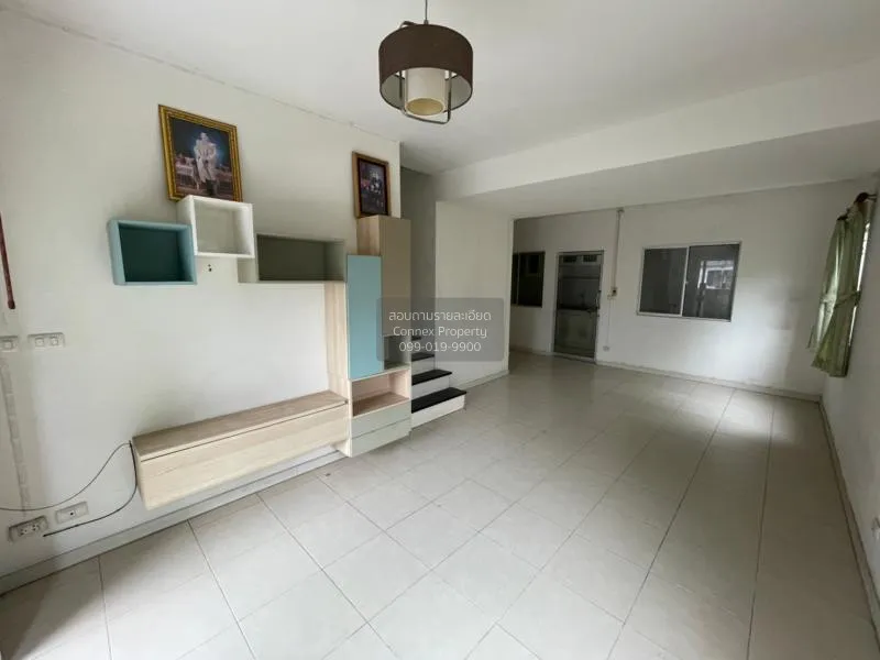 Townhouse for sale, corner room, Pruksa village 63/1, next to Tiw 2