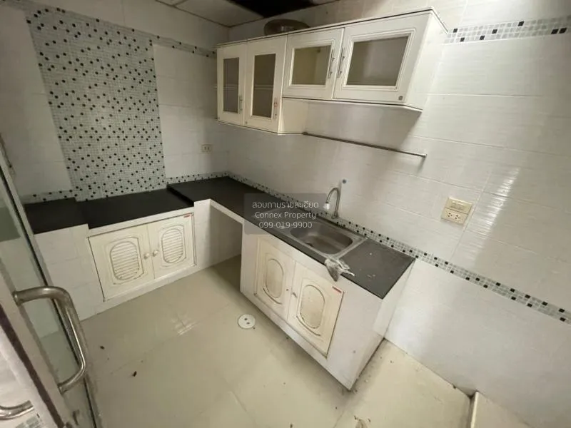 Townhouse for sale, corner room, Pruksa village 63/1, next to Tiw