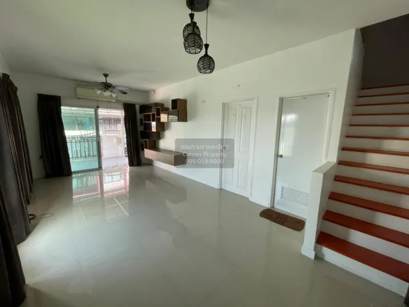 Sell Townmo The Modish Bang Bua Thong, behind the edge, there is  3