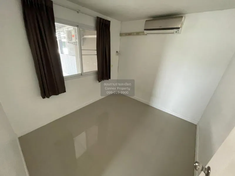 Sell Townmo The Modish Bang Bua Thong, behind the edge, there is 