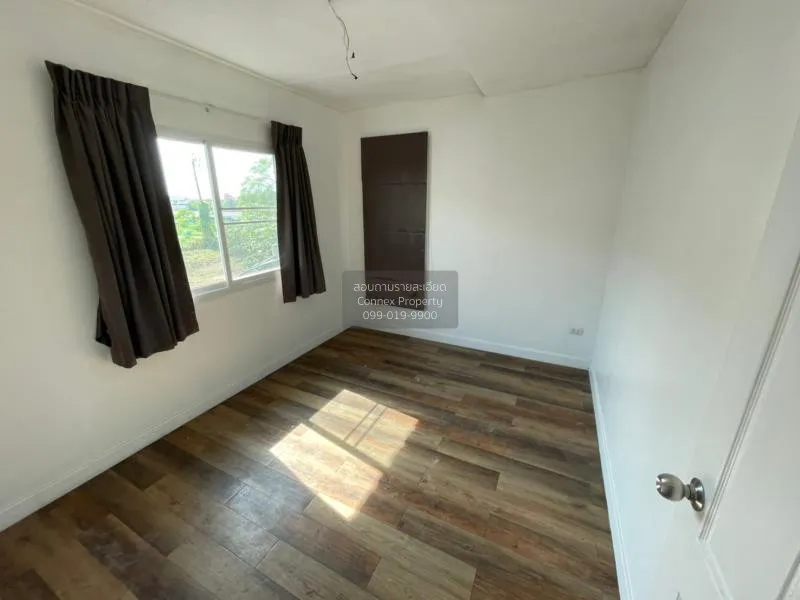 Sell Townmo The Modish Bang Bua Thong, behind the edge, there is 